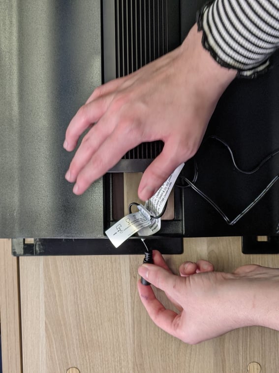 showing where to put your light cable in your starter aquarium fluval spec